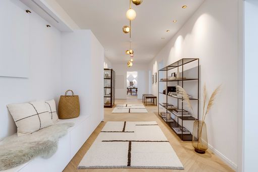 Objektvideo ansehen: Hochwertig sanierte 4-Zimmer-Altbauwohnung in Schwabing zum Erstbezug