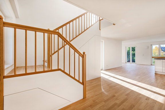 Entrance area with staircase