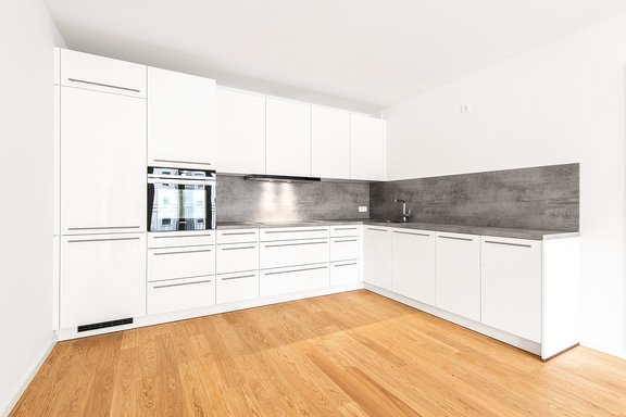 Large fitted kitchen with Siemens brand appliances