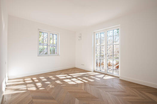Gut geschnittenes Schlafzimmer (Muster-Whg. 1)