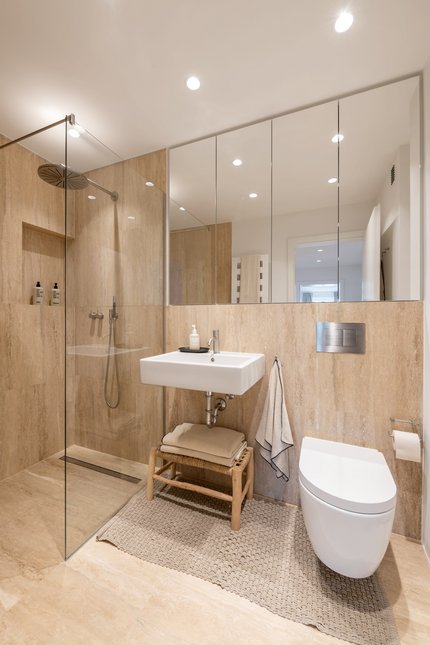 Edles Naturstein-Duschbad