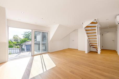 Erstbezug: Lichtdurchflutete 4-Zimmer-Dachgeschosswohnung mit Balkon und bester Ausstattung