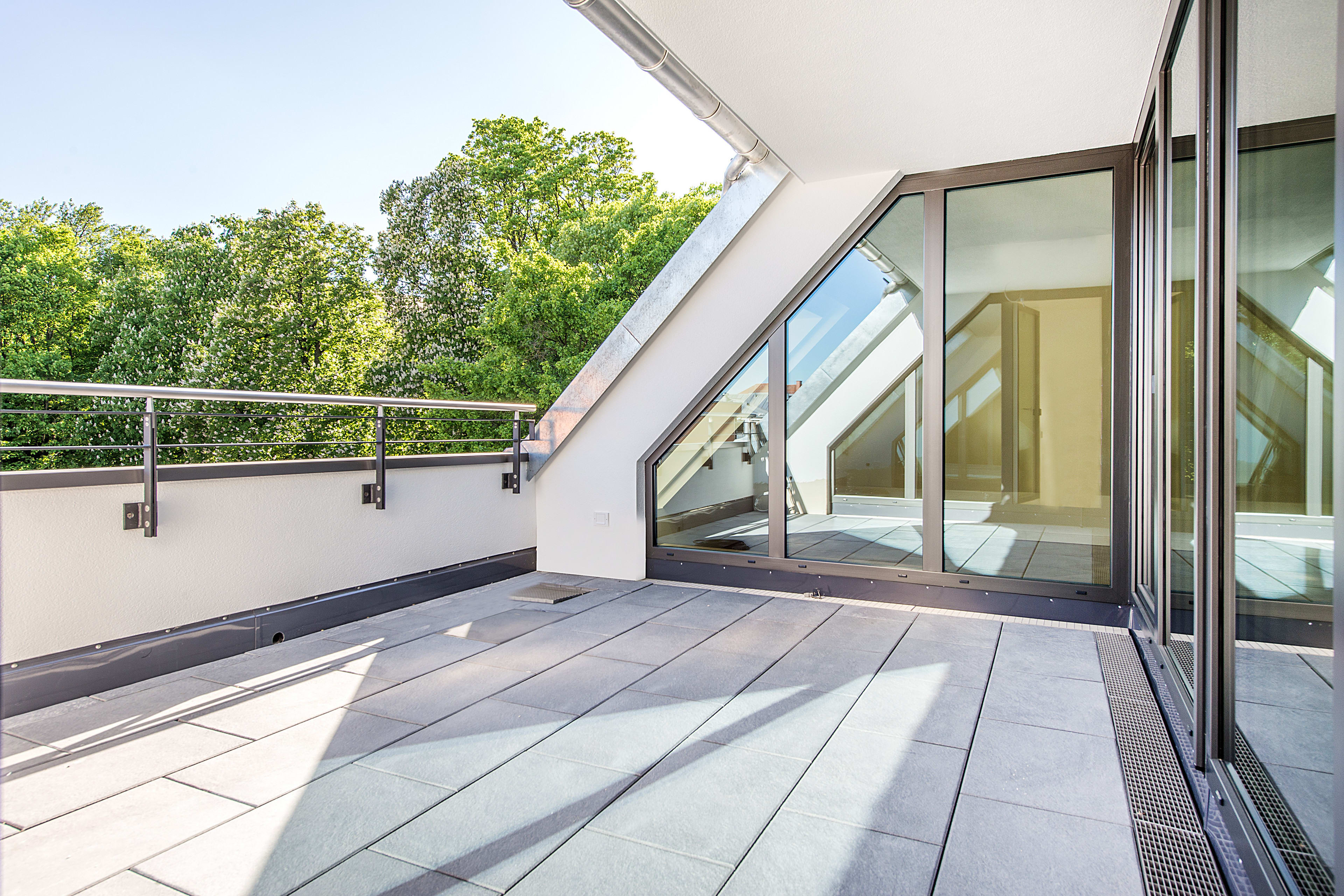 Erstbezug: Lichtdurchflutete 4-Zimmer-Maisonette-Wohnung mit