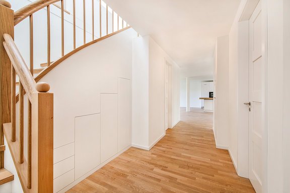 Hallway with fixtures