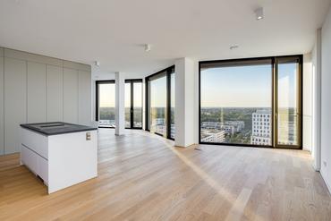 First-time occupancy: Light-filled loft ambience and dream panorama