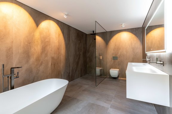 Luxuriöses Masterbad en suite