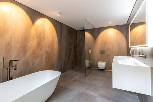 Luxurious master bath en suite