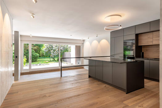 Fitted kitchen with brand appliances