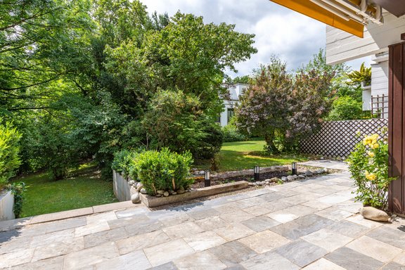 Sonnenerfüllte Südterrasse