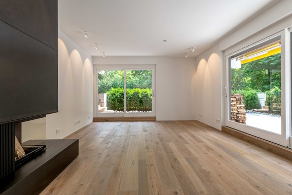 Wohnzimmer mit edlem Kamin