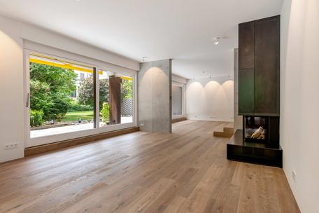 First-time occupancy: Luxuriously renovated 3-room terrace apartment with fireplace at Schwabinger Bach