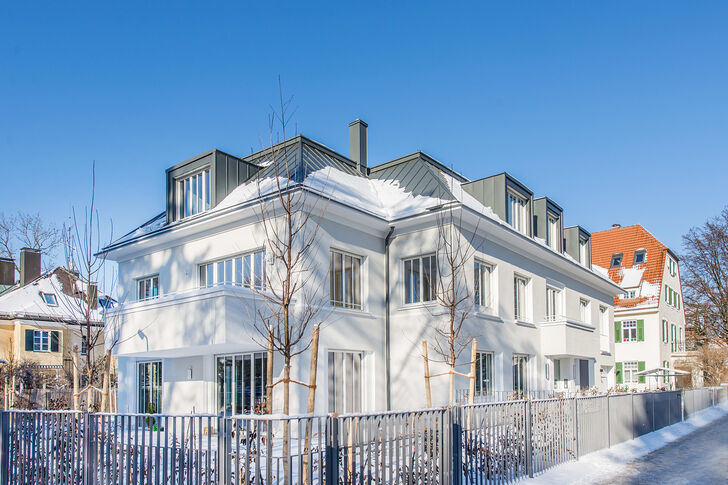 Hausansicht mit Blick in den Garten
