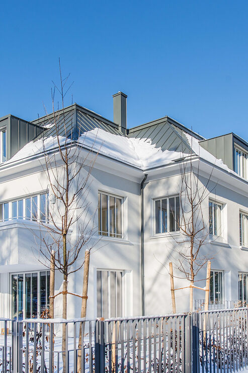 Hausansicht mit Blick in den Garten
