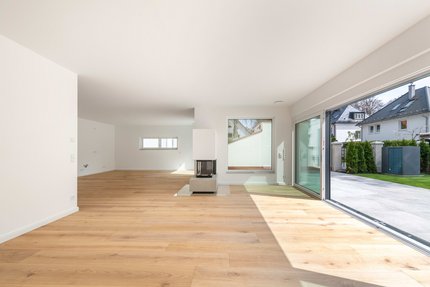 Lichtdurchfluteter Wohnbereich