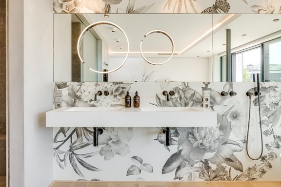 Exquisite Badgestaltung