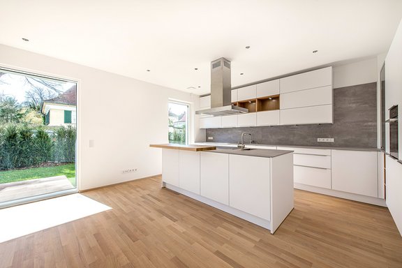 Modern fitted kitchen with free standing cooking block
