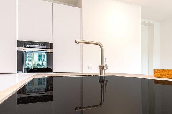 Grey worktops and induction hob