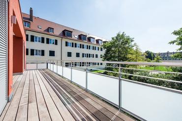 First-time occupancy: Modern, light-filled 4-room apartment with south-facing balcony