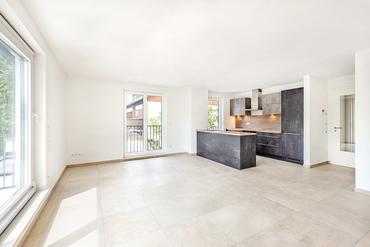 First-time occupancy: Modern, sunny 3-room apartment with separate hobby room and balcony in green location