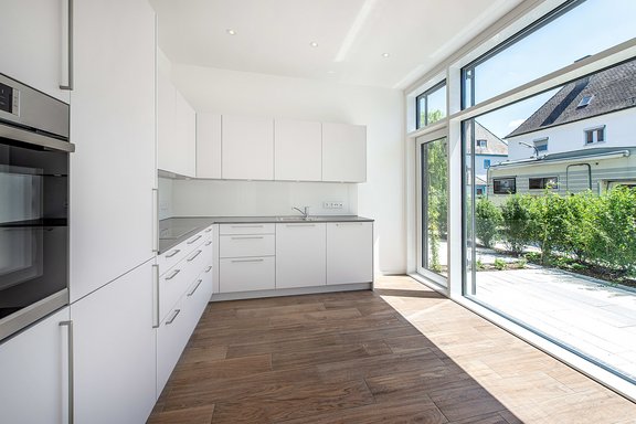 Einbauküche mit Südterrasse