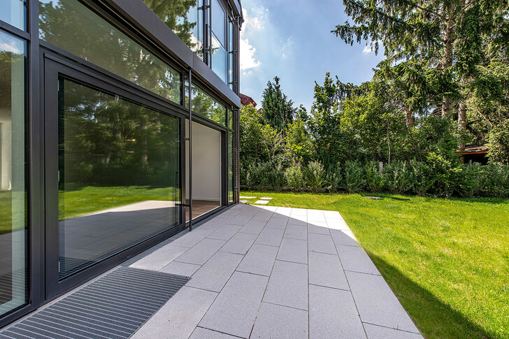 Terrasse mit Garten