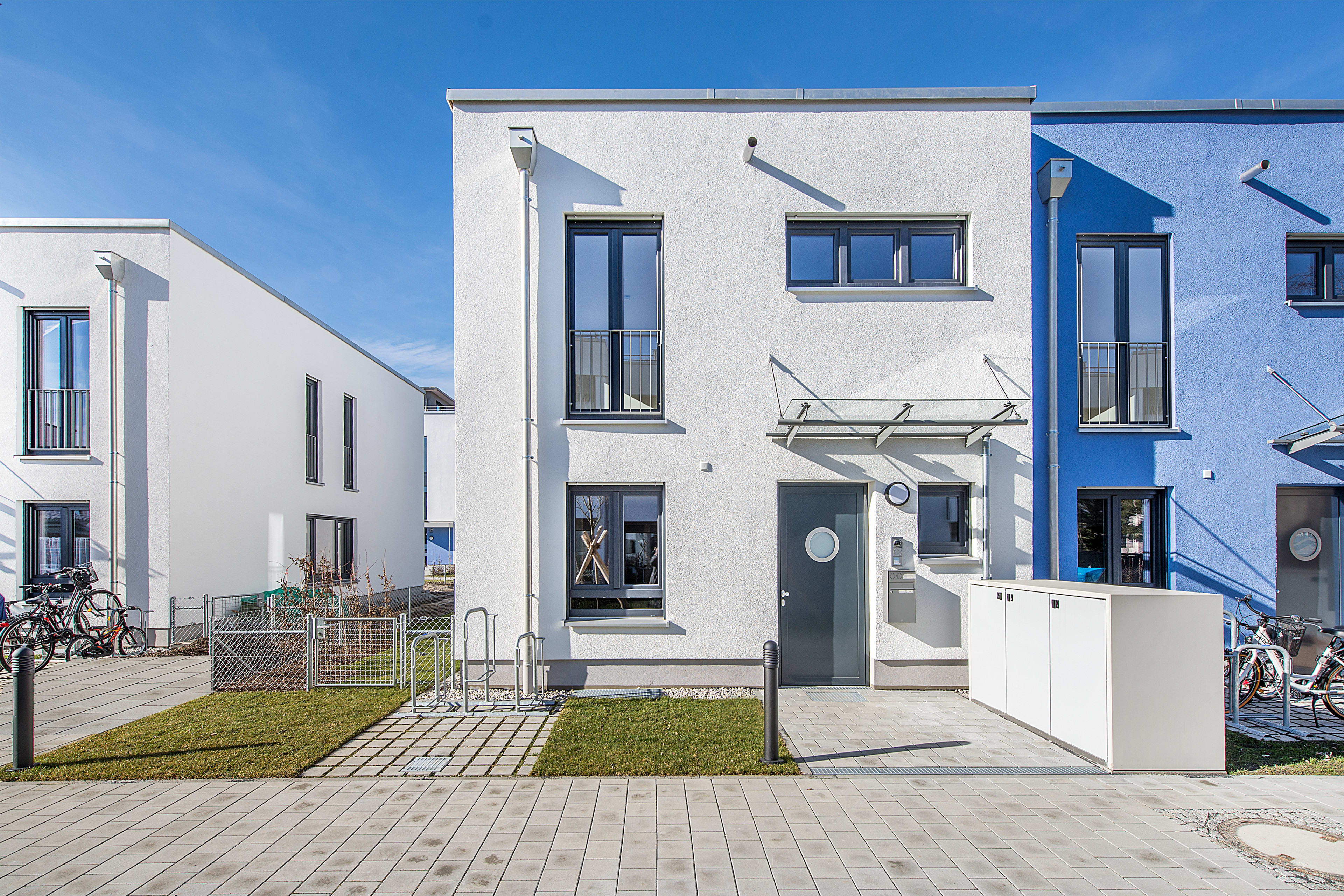 Erstbezug Modernes Stadthaus mit sehr guter Ausstattung und Garten in