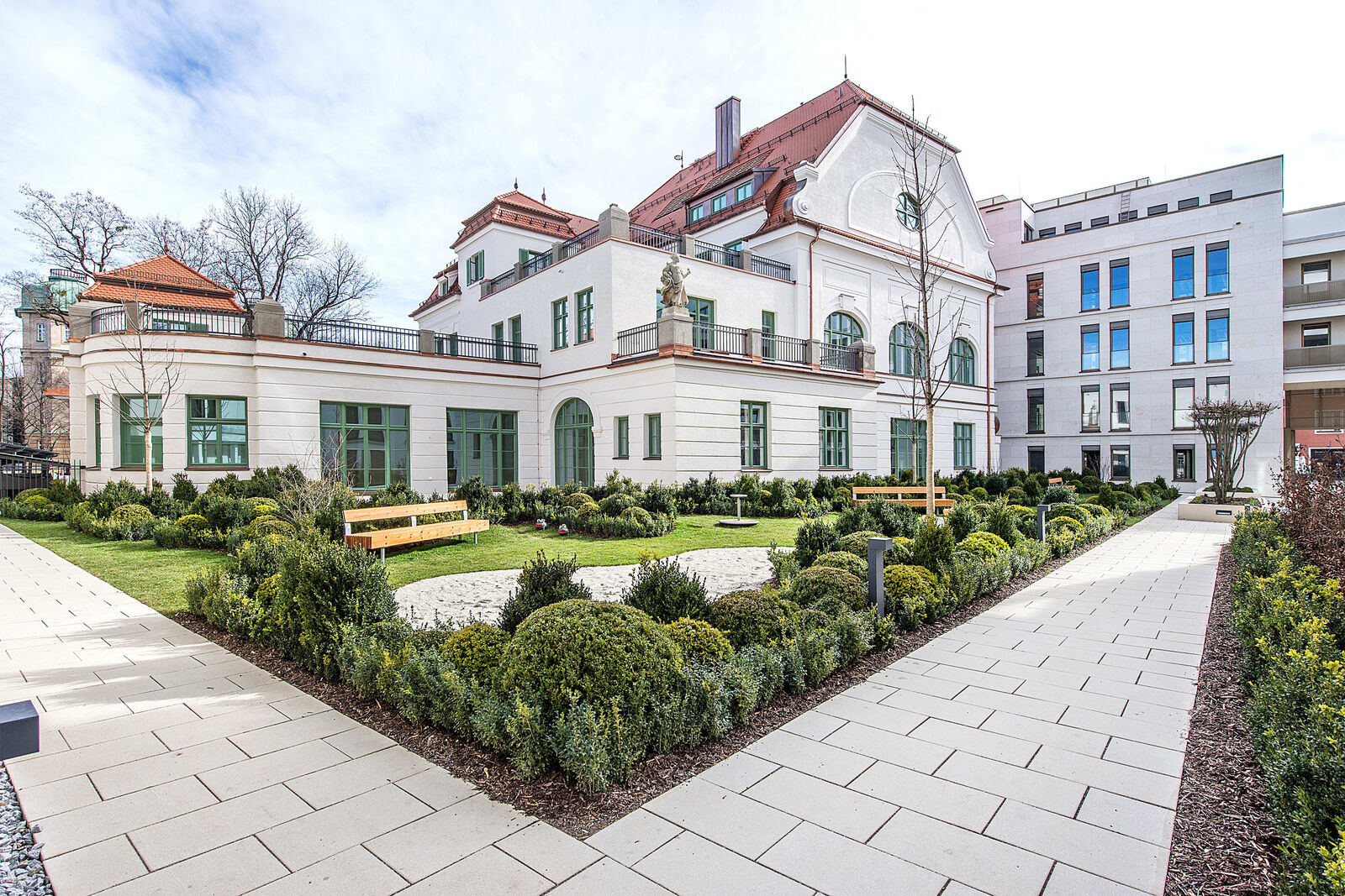 Ausblick in den grünen Innenhof