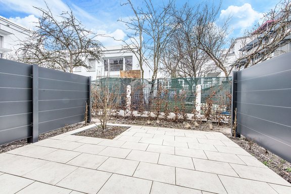 Terrasse vor dem Wohn- und Essbereich