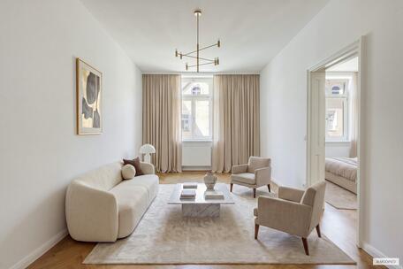 Frisch modernisiert:  Sehr charmante 2,5-Zimmer-Altbauwohnung mit Balkon zum Erstbezug
