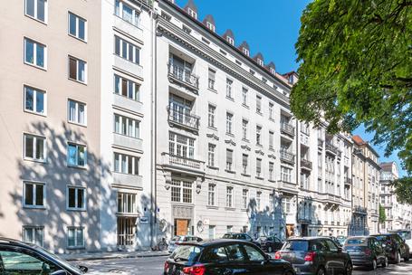 First-time occupancy after core renovation: stately 4-room old building apartment with loggia