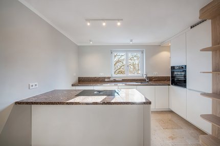 Schreinerküche mit Marmor