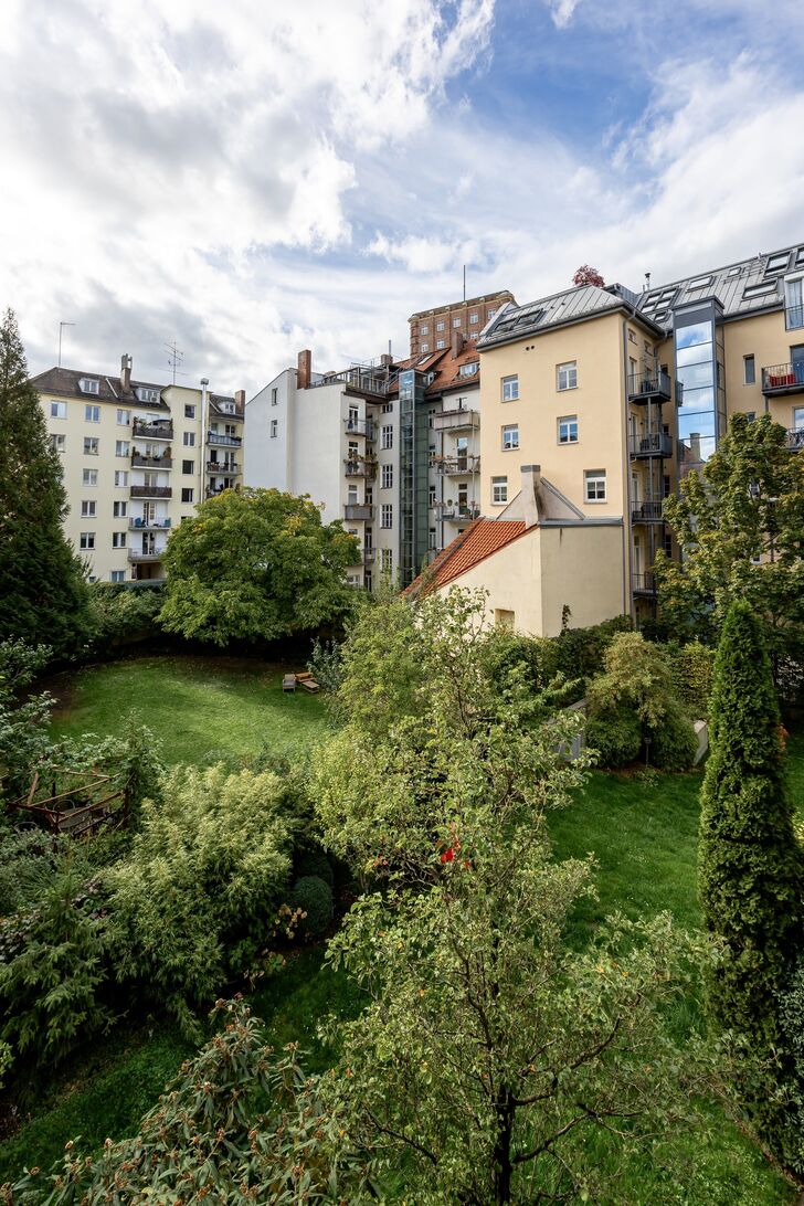 Weite Aussicht ins begrünte Karree