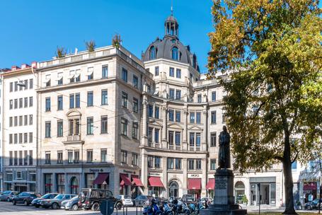 First-time occupancy after renovation: 4-room apartment with roof terrace and view of the Alps