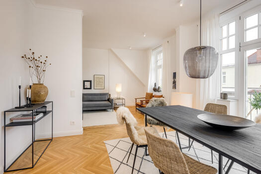 Spacious room structure