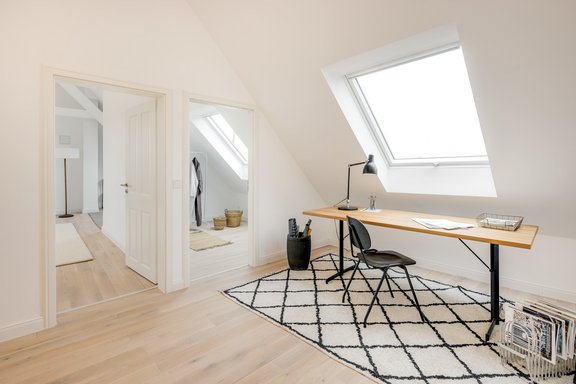Arbeitsplatz im Dachgeschoss