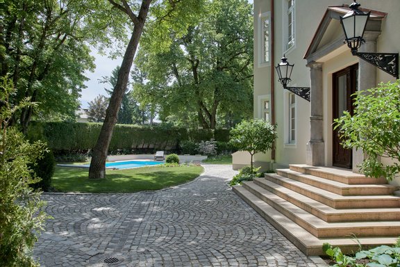 Beeindruckender Eingang