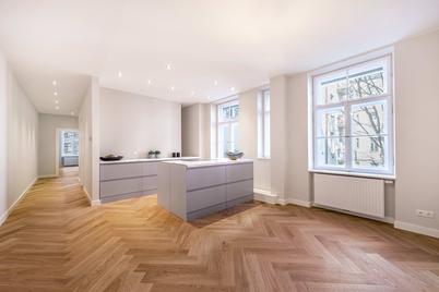 Erstbezug nach Sanierung: Exquisite 3-Zimmer-Wohnung in denkmalgeschütztem Altbau