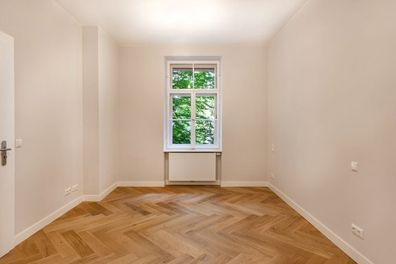 Schlafzimmer mit grünem Blick