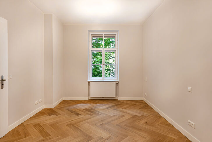Schlafzimmer mit grünem Blick