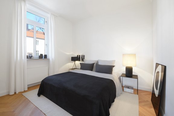 Das Schlafzimmer zeigt sich als ruhiger Rückzugsort