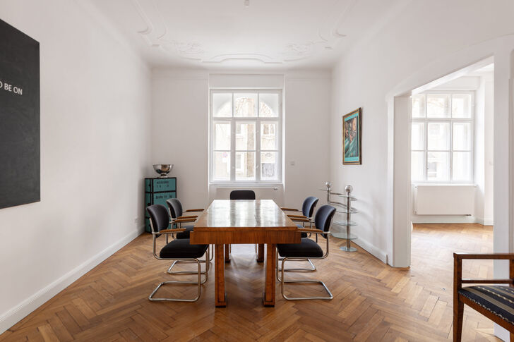 Esszimmer mit Deckenstuck