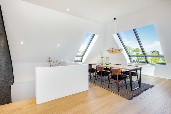 Lichterfüllter Essplatz