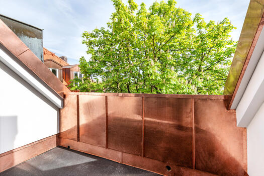 Loggia-like roof terrace with south orientation