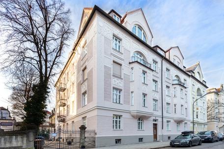 First-time occupancy after renovation: quiet 2.5 room old building apartment in a quiet location