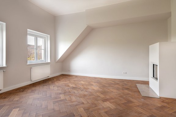 Das Wohnzimmer begeistert mit modernem Kamin