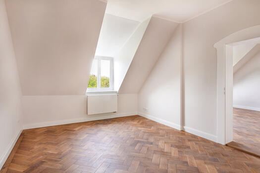 Spacious bedroom