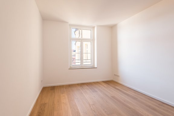 Schlafzimmer mit reichlich Stellflächen