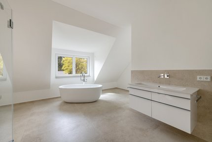 Perfekt gegliedertes Masterbad