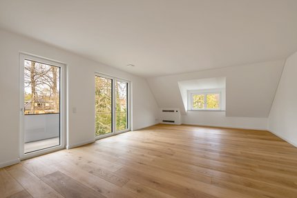Großzügiges Masterschlafzimmer