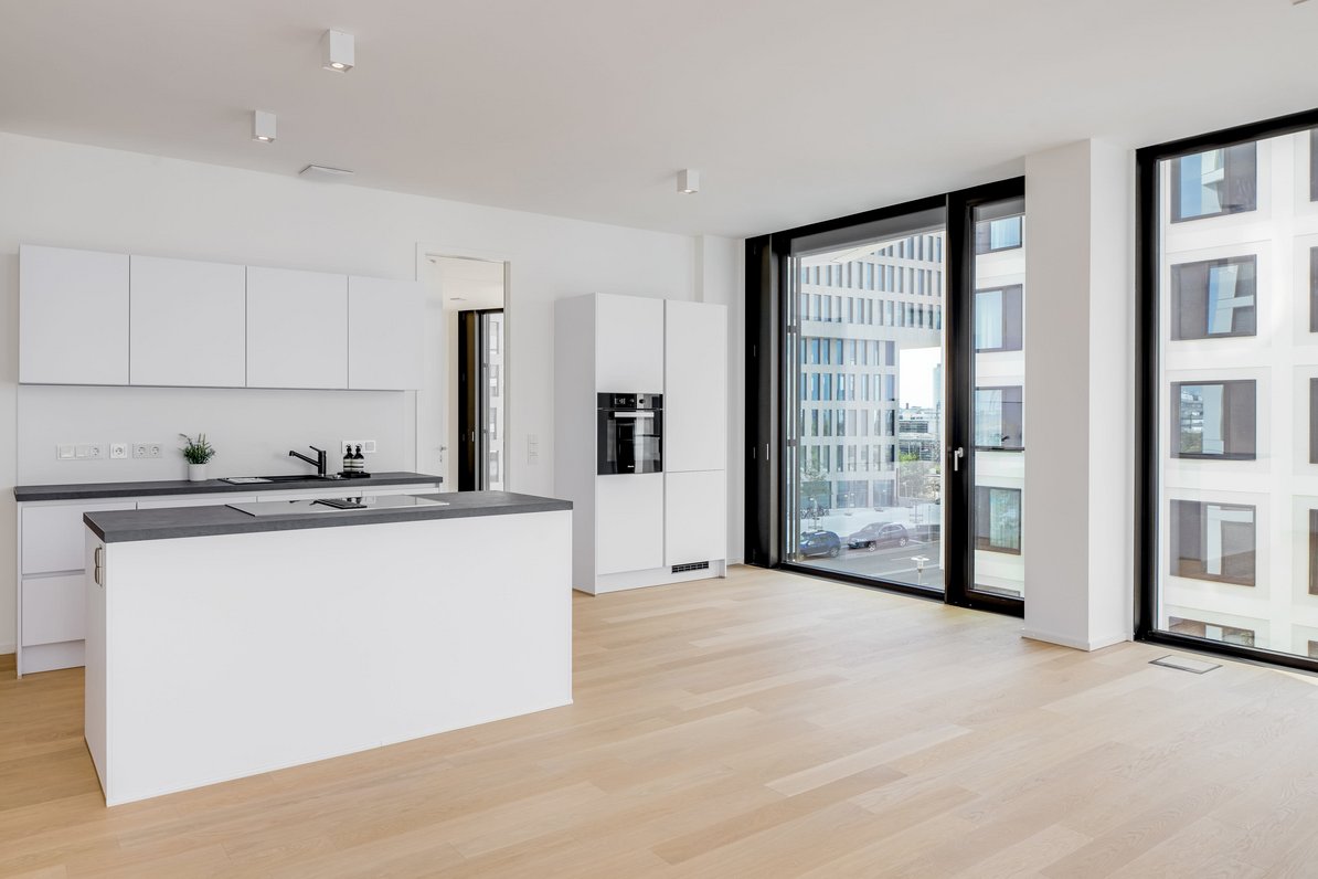 High-quality fitted kitchen and light-flooded ambience